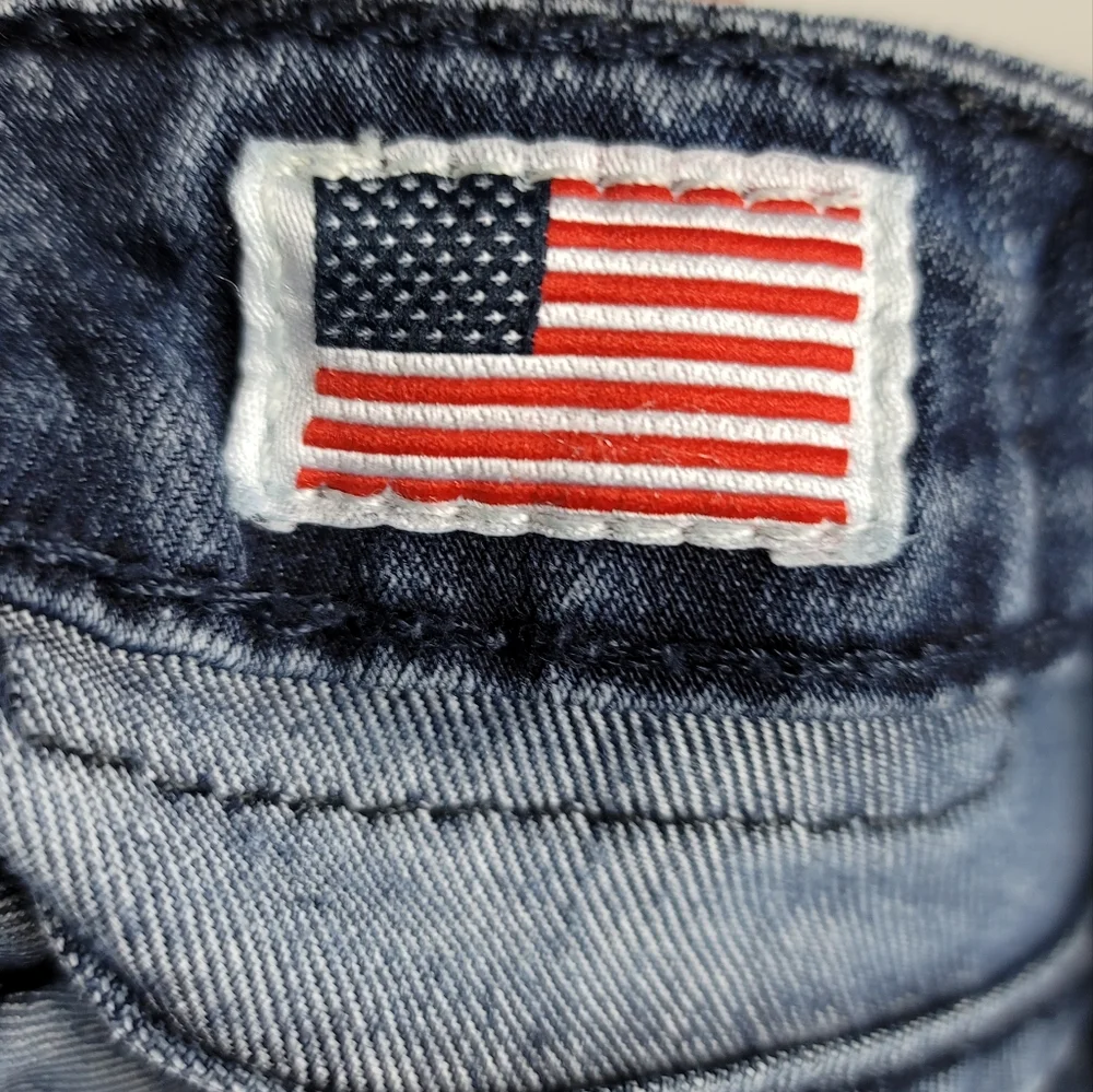 True Religion Size 31 bell bottom cotton blend blue jeans - Picture 8 of 9